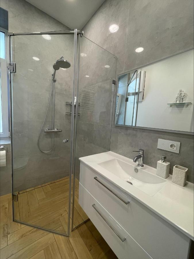 Picturesque Old Town Apartment With Charming Balcony Kaunas Eksteriør billede