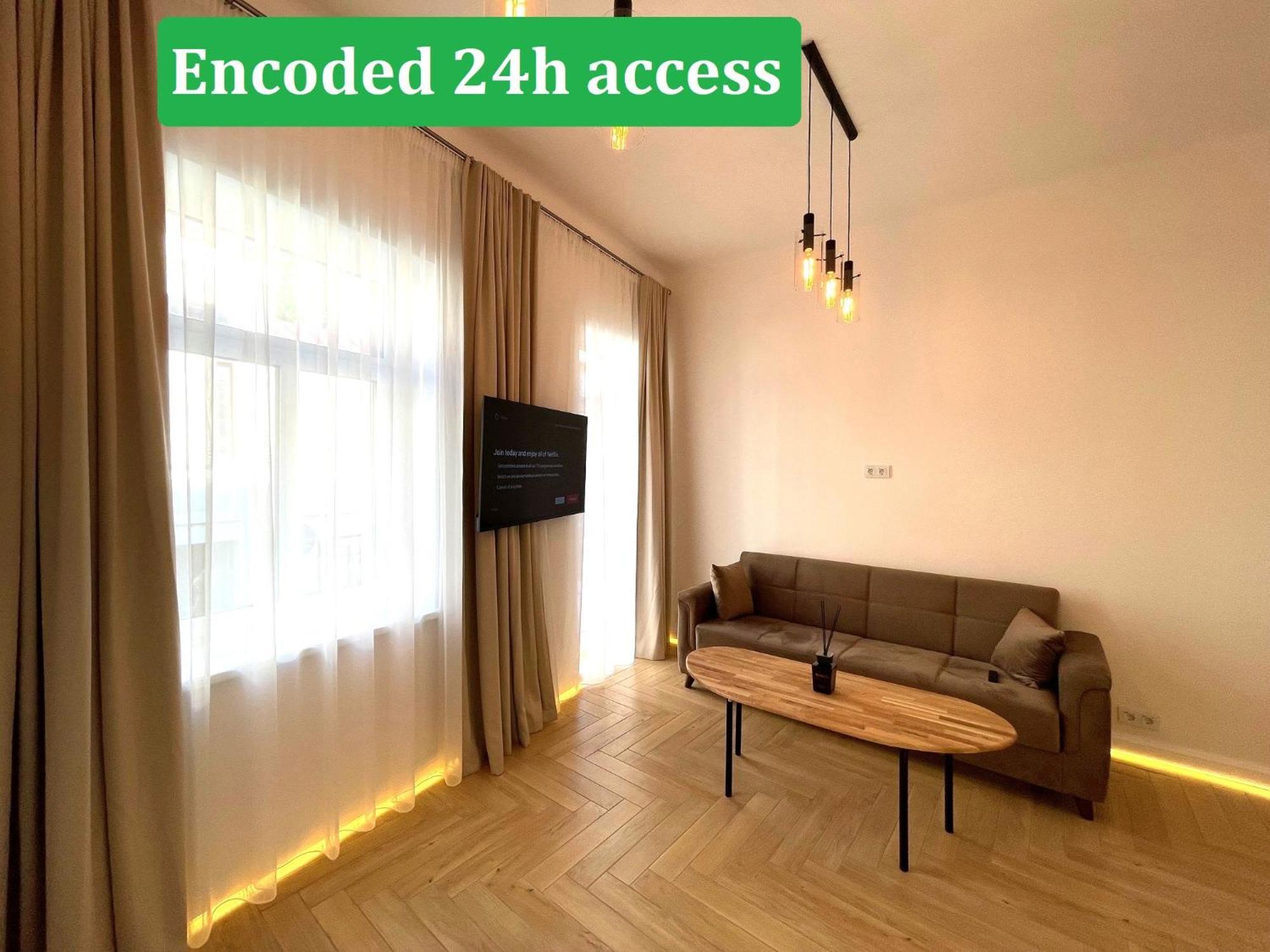 Picturesque Old Town Apartment With Charming Balcony Kaunas Eksteriør billede